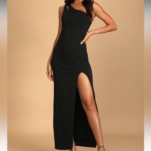Lulus Dresses & Skirts - Simply Beautiful Black One-Shoulder Cutout Maxi Dress
Lulus